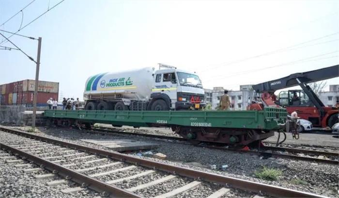 बोकारो से ऑक्सीजन टैंकर लेकर लखनऊ पहुंची ऑक्सीजन स्पेशल ट्रेन