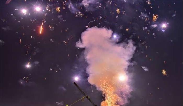 आतिशबाजी के चलते राजधानी में हवा की गुणवत्ता को नुकसान