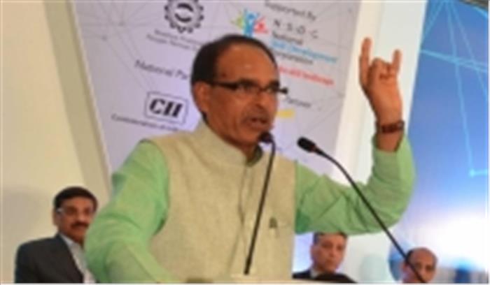 मप्र से बाहर फंसे मजदूरों के खातों में जमा होंगे 1 हजार रुपये : शिवराज