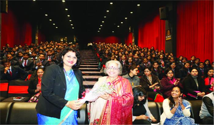 प्रबंधन के छात्रों को तनाव दूर करने के लिए योग के लिए किया प्रेरित