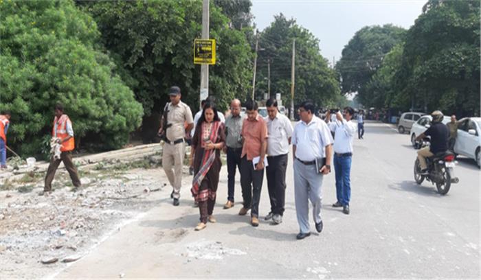 खराब सफाई व्यवस्था पर विफरी निगम आयुक्त