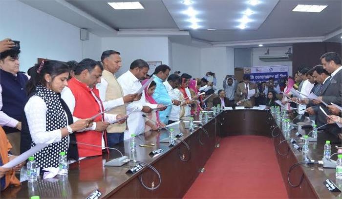 निगम पार्षदों ने ली गोपनियता की शपथ