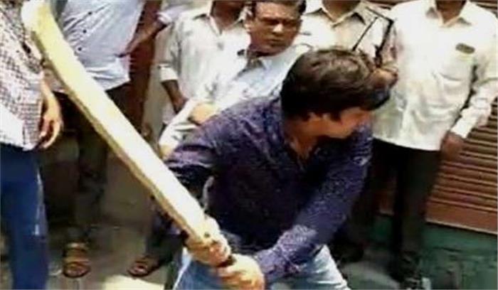 निगमकर्मी पिटाई मामला : अभी जेल में रहेंगे भाजपा विधायक आकाश विजयवर्गीय