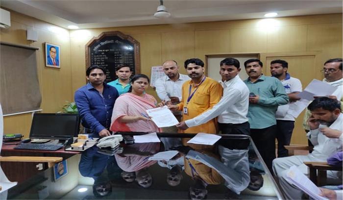 प्राथमिक स्कूलों में गिरते स्तर को सुधारने की मांग प्राथमिक स्कूलों में गिरते स्तर को सुधारने की मांग