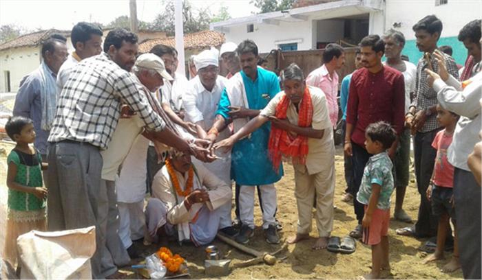 सीमेंट कांक्रीट सड़़क निर्माण के लिए भूमिपूजन