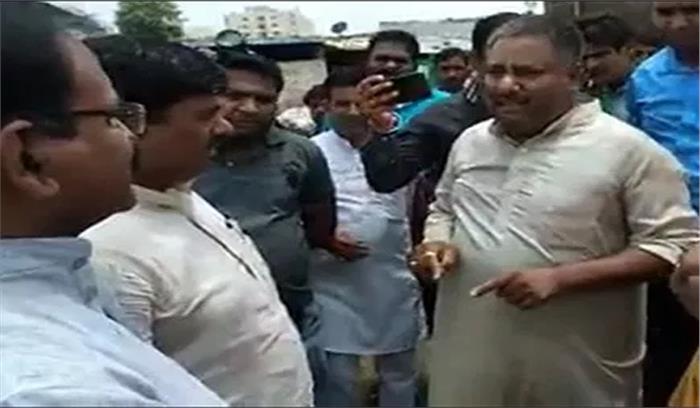 पार्षद समर्थकों ने विधायक के साथ की हाथापाई 