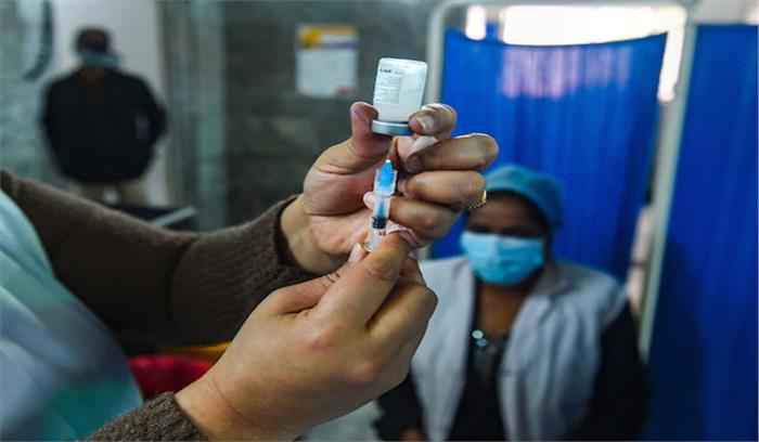 पार्षद ने टीकाकरण का लिया जायजा