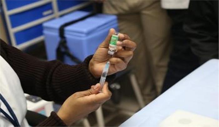 देश में अब तक 55 फीसदी हेल्थकेयर वर्कर्स का टीकाकरण
