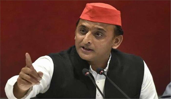 देश में लोकतंत्र पर खतरा, भाजपा तानाशाही लादने की साजिश कर रही है : अखिलेश