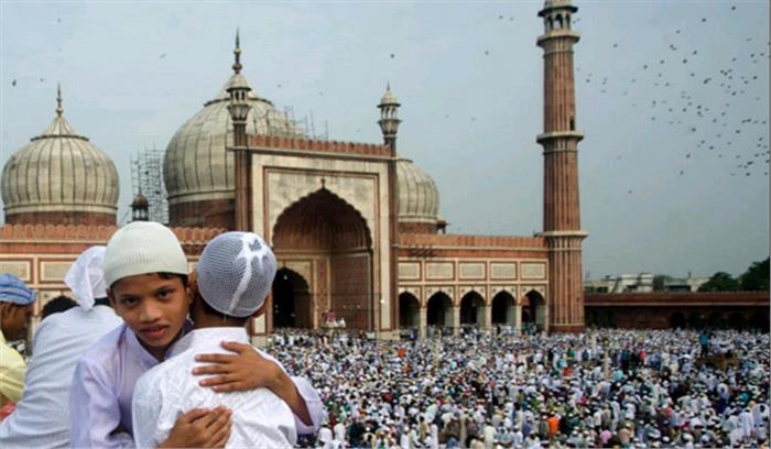 देशभर में धूमधाम से मनाई गई ईद