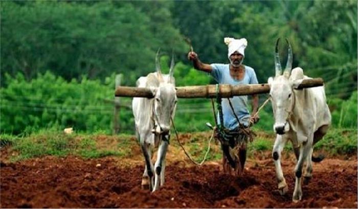 देश की योजनाओं का लाभ किसानों को नहीं मिलता