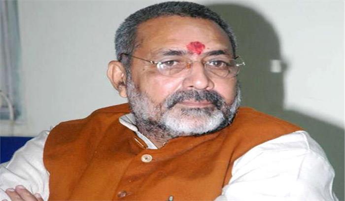 देश में बहुसंख्यक हो रहा कमजोर : गिरिराज