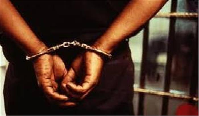 गौरक्षक गिरफ्तार, पुलिस की भूमिका पर भी उठ रहे सवाल