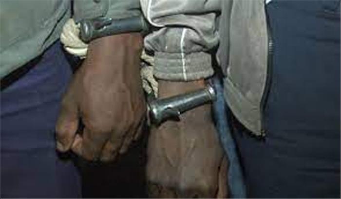 गौवंश के अवैध परिवहन में दो लोग गिरफ्तार