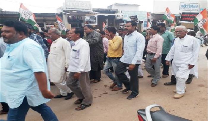 गौशालाओं में गायों की मौत पर कांग्रेस की रैली