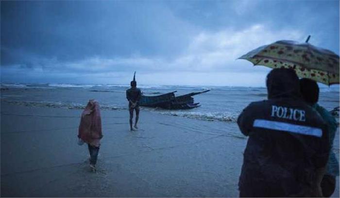 बांग्लादेश: रोहिंग्या शरणार्थियों से भरी नाव पलटी, 15 की मौत