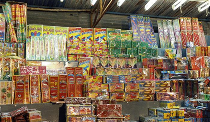 पटाखा प्रतिबंध पर, व्यापारियों ने कहा, नीति स्पष्ट करे सरकार