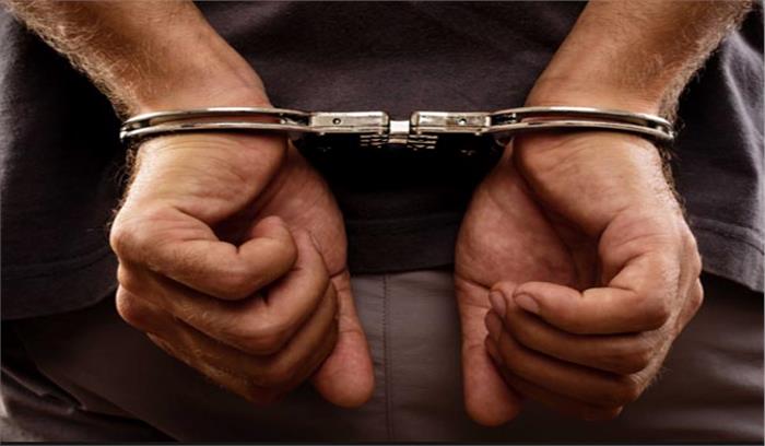 पुलिस ने किया हथियार के साथ अपराधी गिरफ्तार