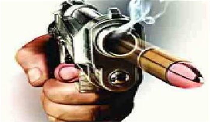 बदमाशों ने हथियार दिखाकर कार लूटी