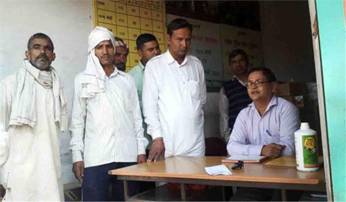 खाद की कमी से किसान परेशान