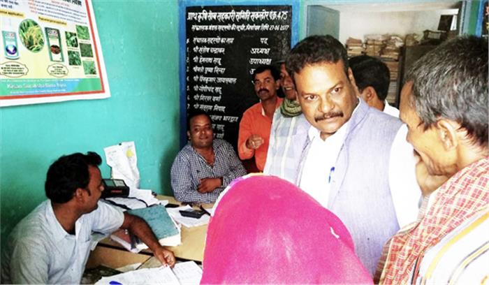 किसानों की समस्याओं से रूबरू हुए जिला प्रवक्ता