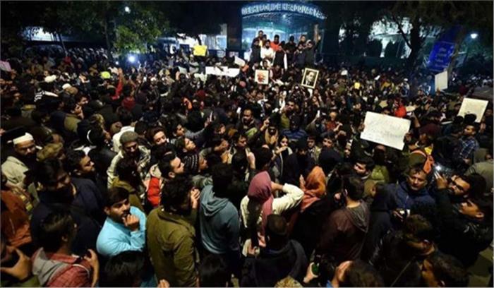 हिरासत में लिए गए लोगों की रिहाई के लिए पुलिस मुख्यालय पर प्रदर्शन हिरासत में लिए गए लोगों की रिहाई के लिए पुलिस मुख्यालय पर प्रदर्शन