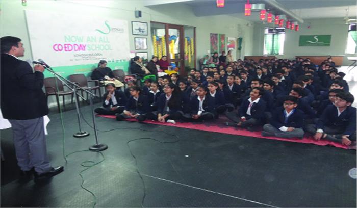 साइबर क्राइम के प्रति बच्चों को किया गया जागरूक साइबर क्राइम के प्रति बच्चों को किया गया जागरूक