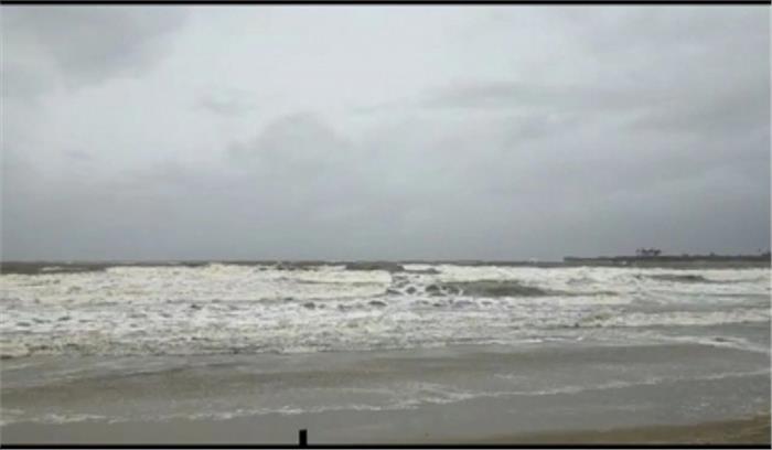 चक्रवाती तूफान निवार के 12 घंटों में भीषण रूप लेने की आशंका