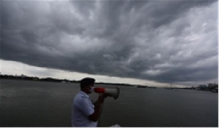 तटीय क्षेत्र से दोपहर में टकराएगा चक्रवाती तूफान अम्फान: आईएमडी तटीय क्षेत्र से दोपहर में टकराएगा चक्रवाती तूफान अम्फान: आईएमडी