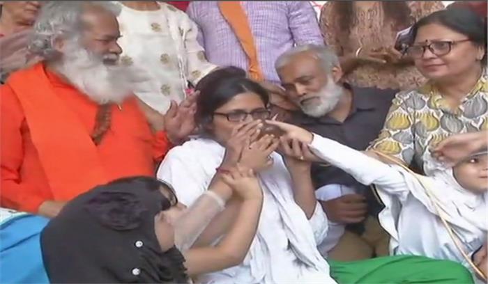 स्वाति मालीवाल ने अपना उपवास तोड़ा