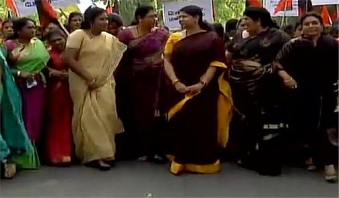 महिला आरक्षण विधेयक के पक्ष में DMK का प्रदर्शन