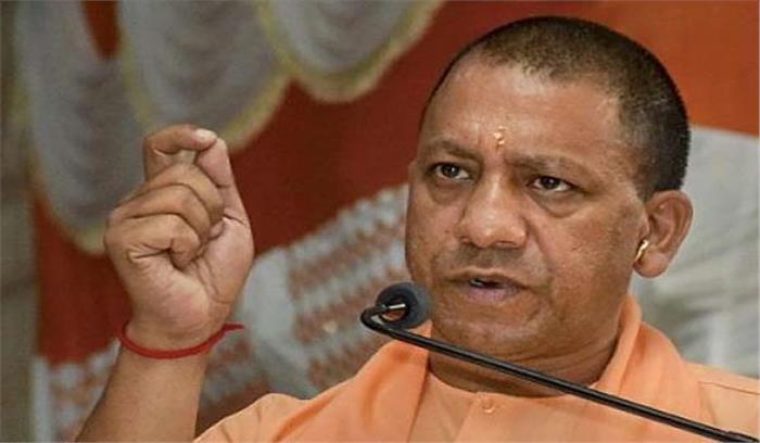 सीएम योगी के आगमन पर पत्रकारों को कमरे में बंद किया सीएम योगी के आगमन पर पत्रकारों को कमरे में बंद किया