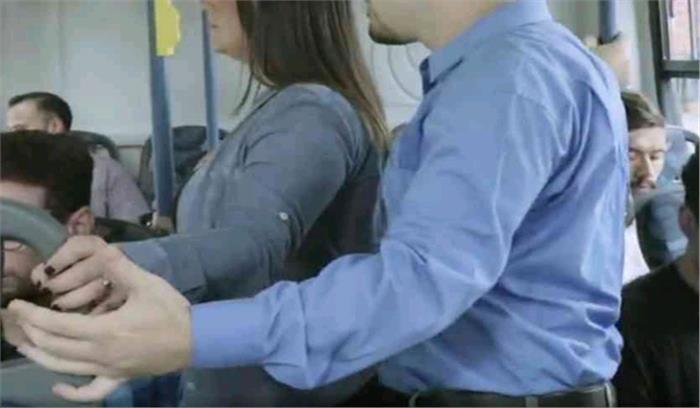 चलती बस में डीयू की छात्रा ने यौन उत्पीड़न का आरोप लगाया चलती बस में डीयू की छात्रा ने यौन उत्पीड़न का आरोप लगाया