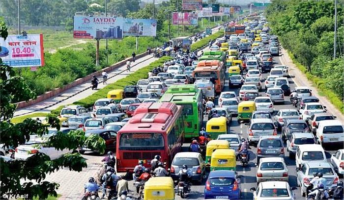 रोजाना ट्रैफिक की समस्या से जूझ रहे हैं दिल्लीवासी