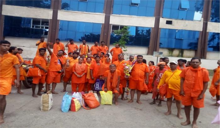 बाबा बैधनाथ में जलाभिषेक करने हुए रवाना