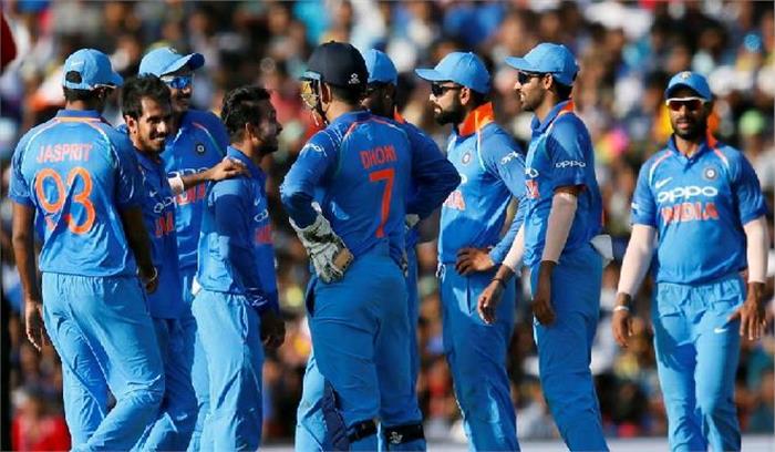 दाम्बुला वनडे : भारत ने श्रीलंका को 216 पर समेटा