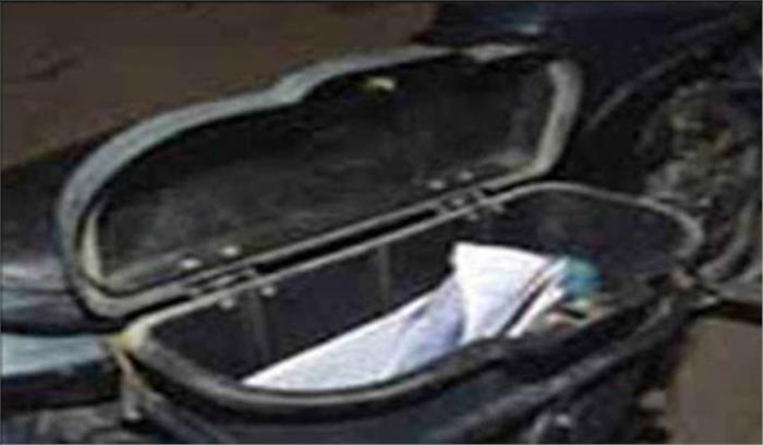 बांका में मोटरसाइकिल की डिक्की से दो लाख 40 हजार की चोरी