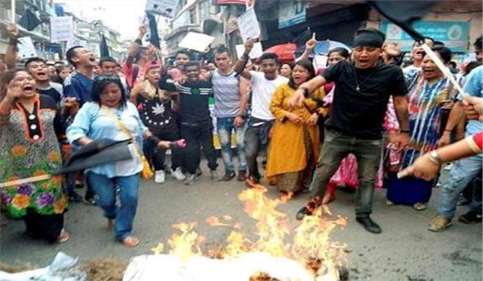 दार्जिलिंग में व्यापक हिंसा जारी, सेना तैनात दार्जिलिंग में व्यापक हिंसा जारी, सेना तैनात