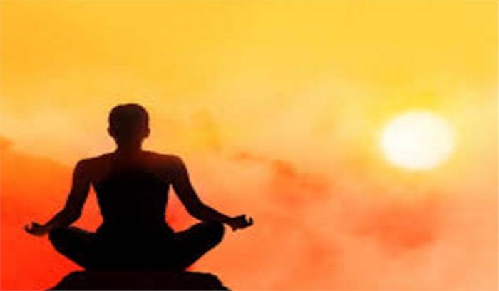 कन्या शाला में योग कैम्प का आयोजन