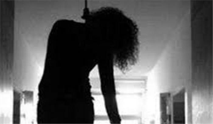 किशोरी ने फंदा लगाकर की आत्महत्या किशोरी ने फंदा लगाकर की आत्महत्या