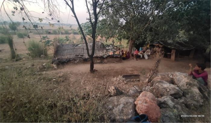 मृतक पुजारी का हुआ अंतिम संस्कार, सरकार 10 लाख रुपये की मदद और नौकरी देगी मृतक पुजारी का हुआ अंतिम संस्कार, सरकार 10 लाख रुपये की मदद और नौकरी देगी