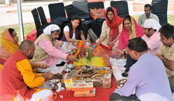 दीप उत्सव के लिए किया गया भूमि पूजन दीप उत्सव के लिए किया गया भूमि पूजन