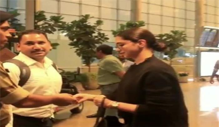 हवाई अड्डे पर सुरक्षाकर्मी ने दीपिका पादुकोण से मांगी आईडी