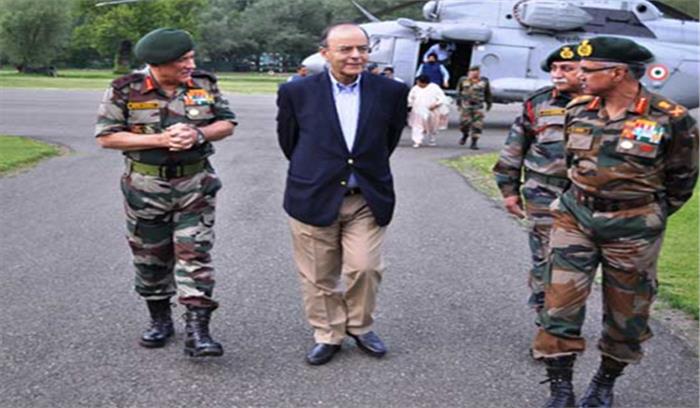 रक्षामंत्री अरुण जेटली ने किया नियंत्रण रेखा का दौरा