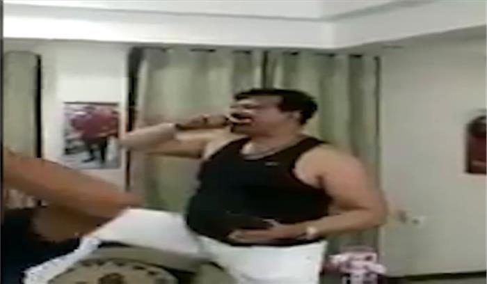 उत्तराखंड : डांस करते विधायक के वीडियो में दिखीं बंदूकों के लाइसेंस निलंबित