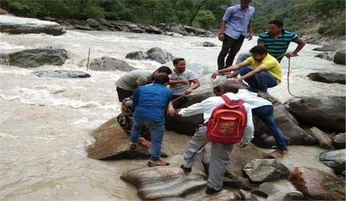 उत्तराखंड : नदी में गिरी कार, एसएसबी का डिप्टी कमांडेंट लापता