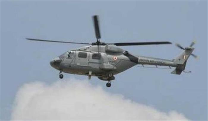 राहत कार्य के दौरान हेलीकॉप्टर की आपात लैंडिंग