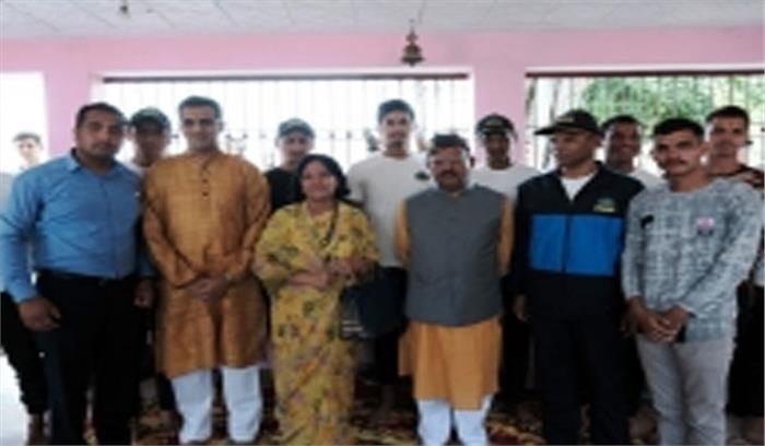 अजीत डोभाल ने पैतृक गांव में की कुलदेवी की पूजा