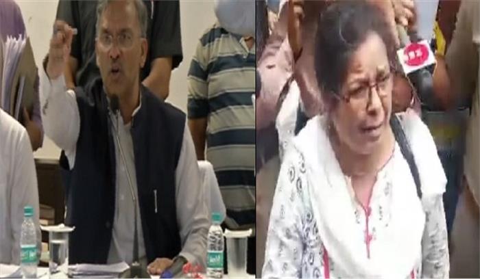 त्रिवेंद्र सिंह रावत के जनता दरबार में महिला शिक्षिका का हंगामा, सीएम ने दिए सस्पेंड करने के आदेश 