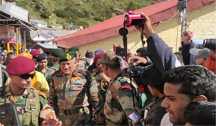 बिपिन रावत ने किए बदरीनाथ और गंगोत्री धाम के दर्शन